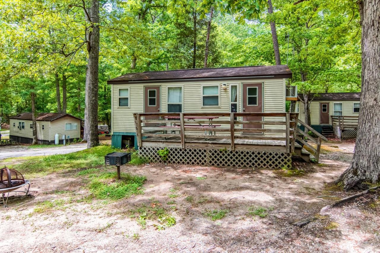Williamsburg Camping Resort One Bedroom Cabin 3 Croaker Exterior photo